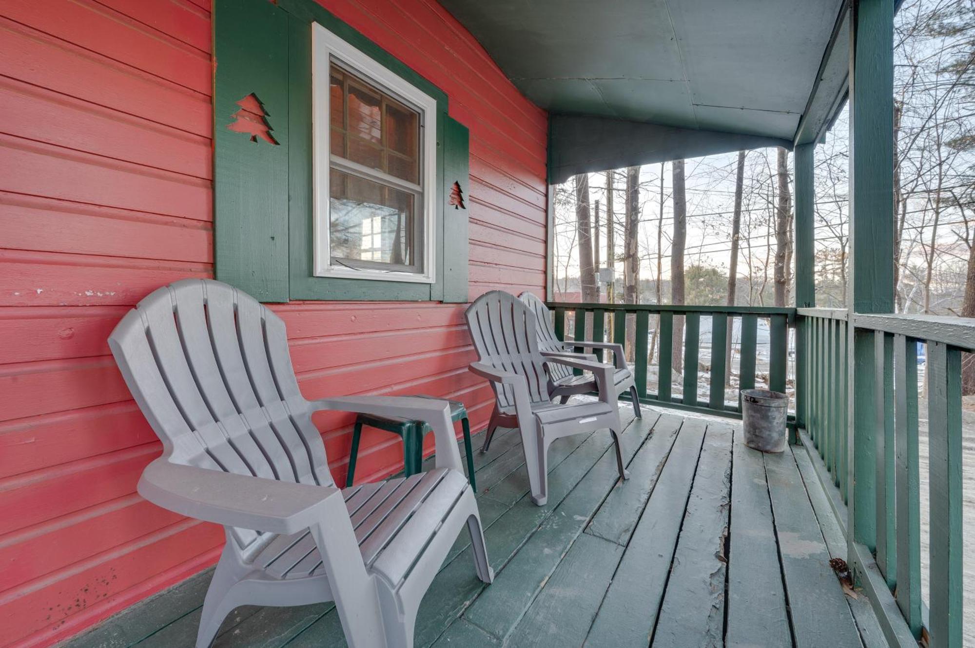 Apartmán Cozy Laconia Studio With Pool Access - 2 Mi To Lake! Exteriér fotografie