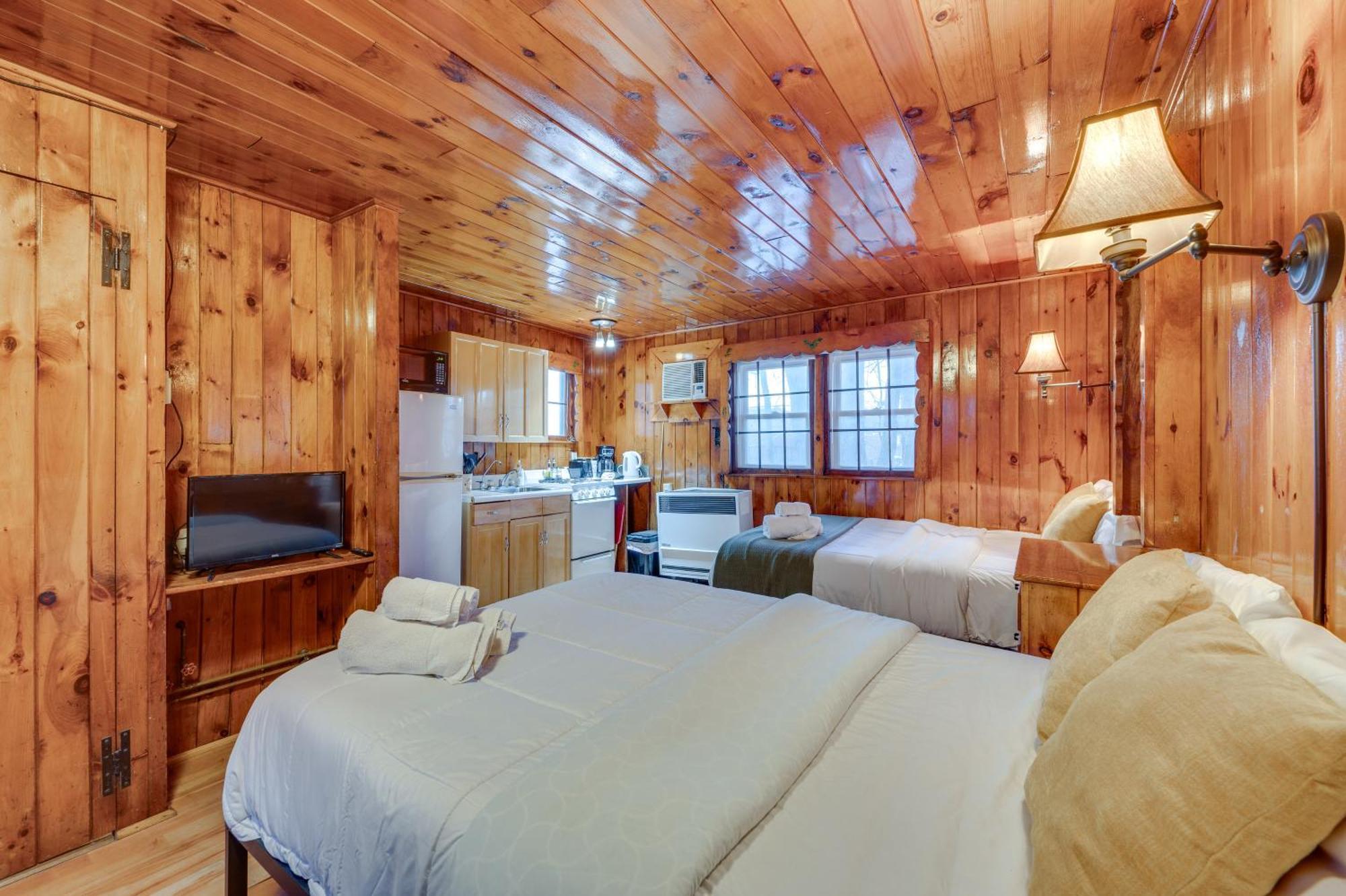 Apartmán Cozy Laconia Studio With Pool Access - 2 Mi To Lake! Exteriér fotografie