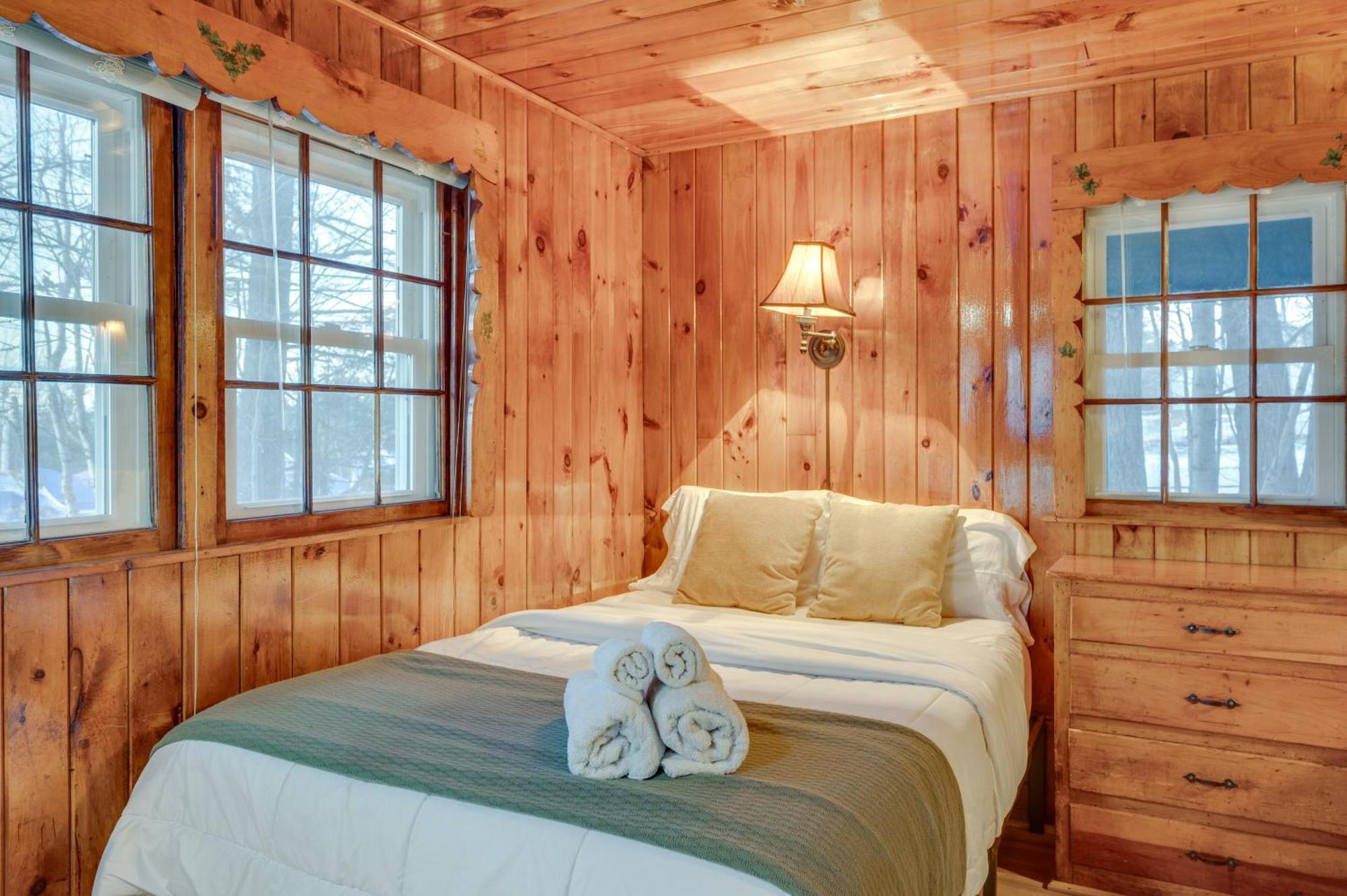 Apartmán Cozy Laconia Studio With Pool Access - 2 Mi To Lake! Exteriér fotografie