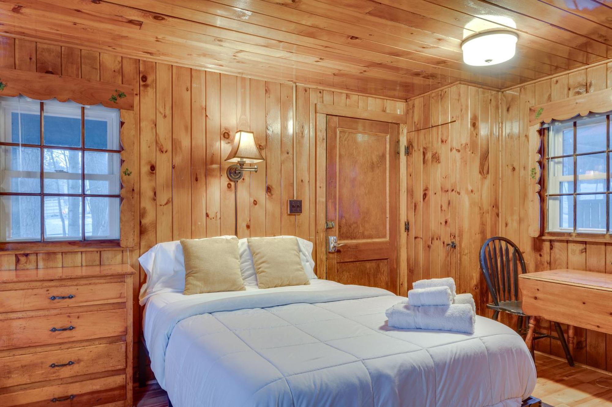 Apartmán Cozy Laconia Studio With Pool Access - 2 Mi To Lake! Exteriér fotografie