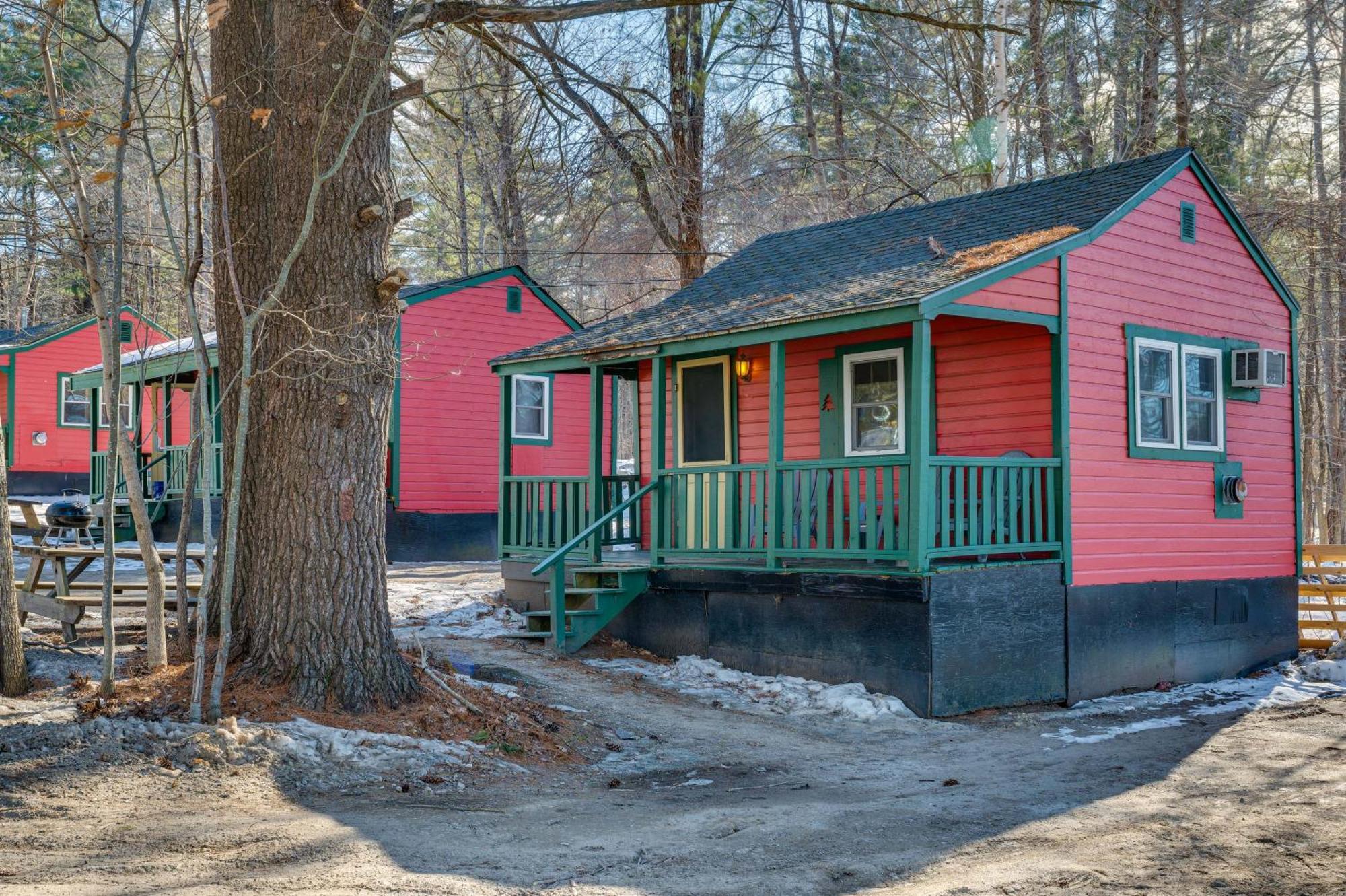 Apartmán Cozy Laconia Studio With Pool Access - 2 Mi To Lake! Exteriér fotografie