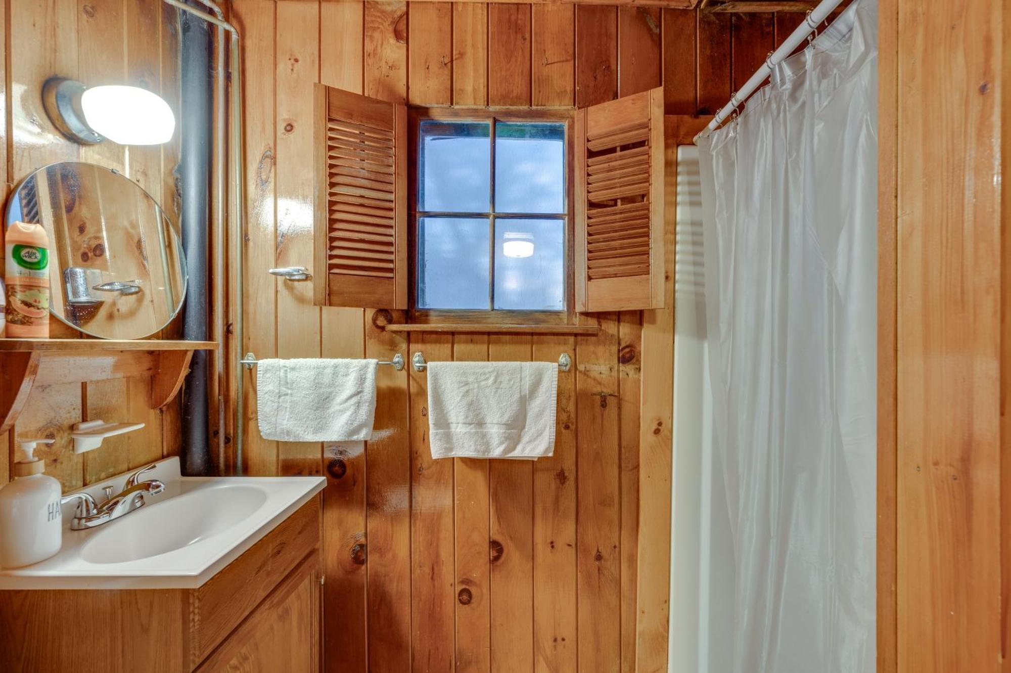 Apartmán Cozy Laconia Studio With Pool Access - 2 Mi To Lake! Exteriér fotografie