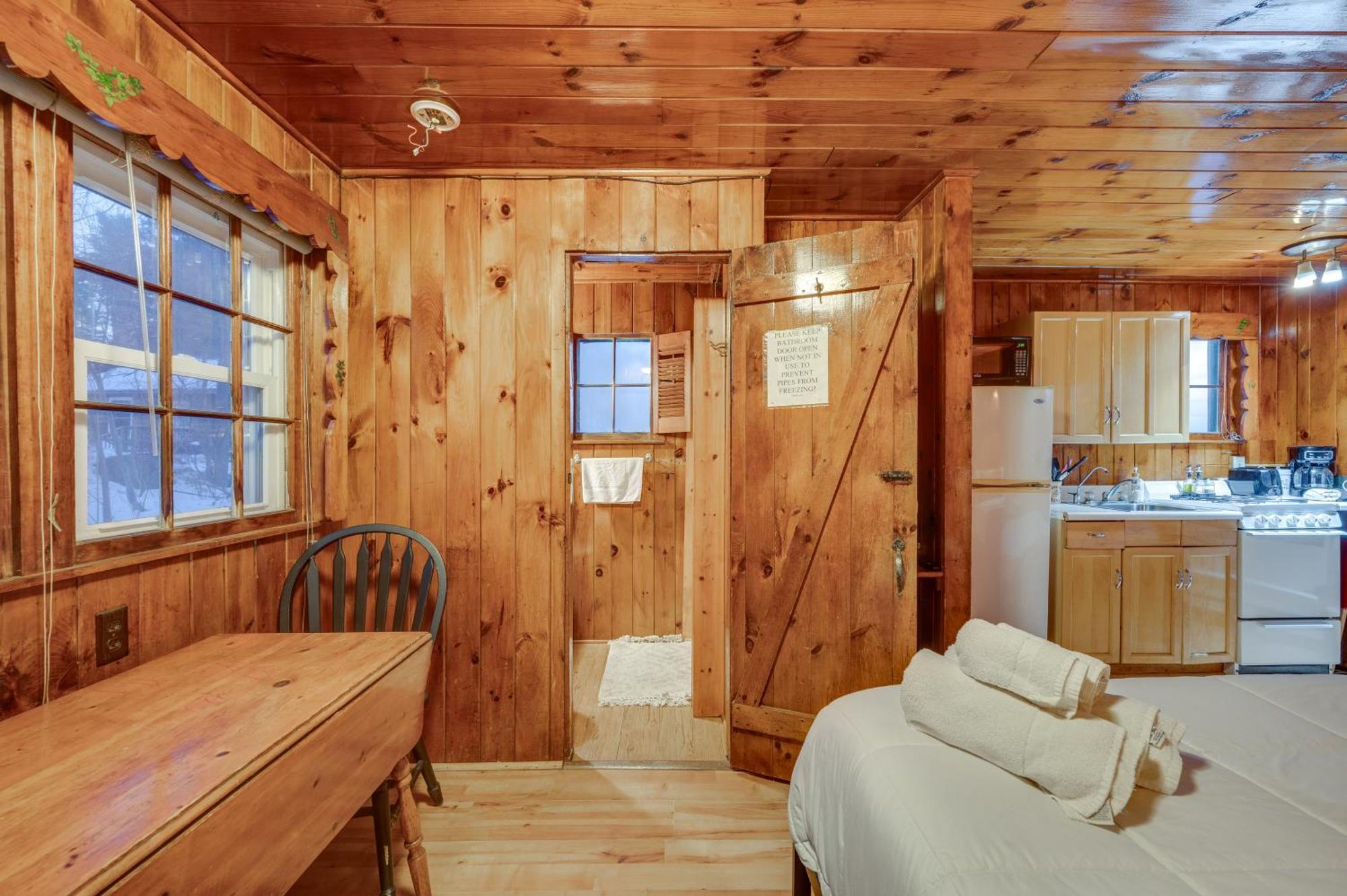 Apartmán Cozy Laconia Studio With Pool Access - 2 Mi To Lake! Exteriér fotografie