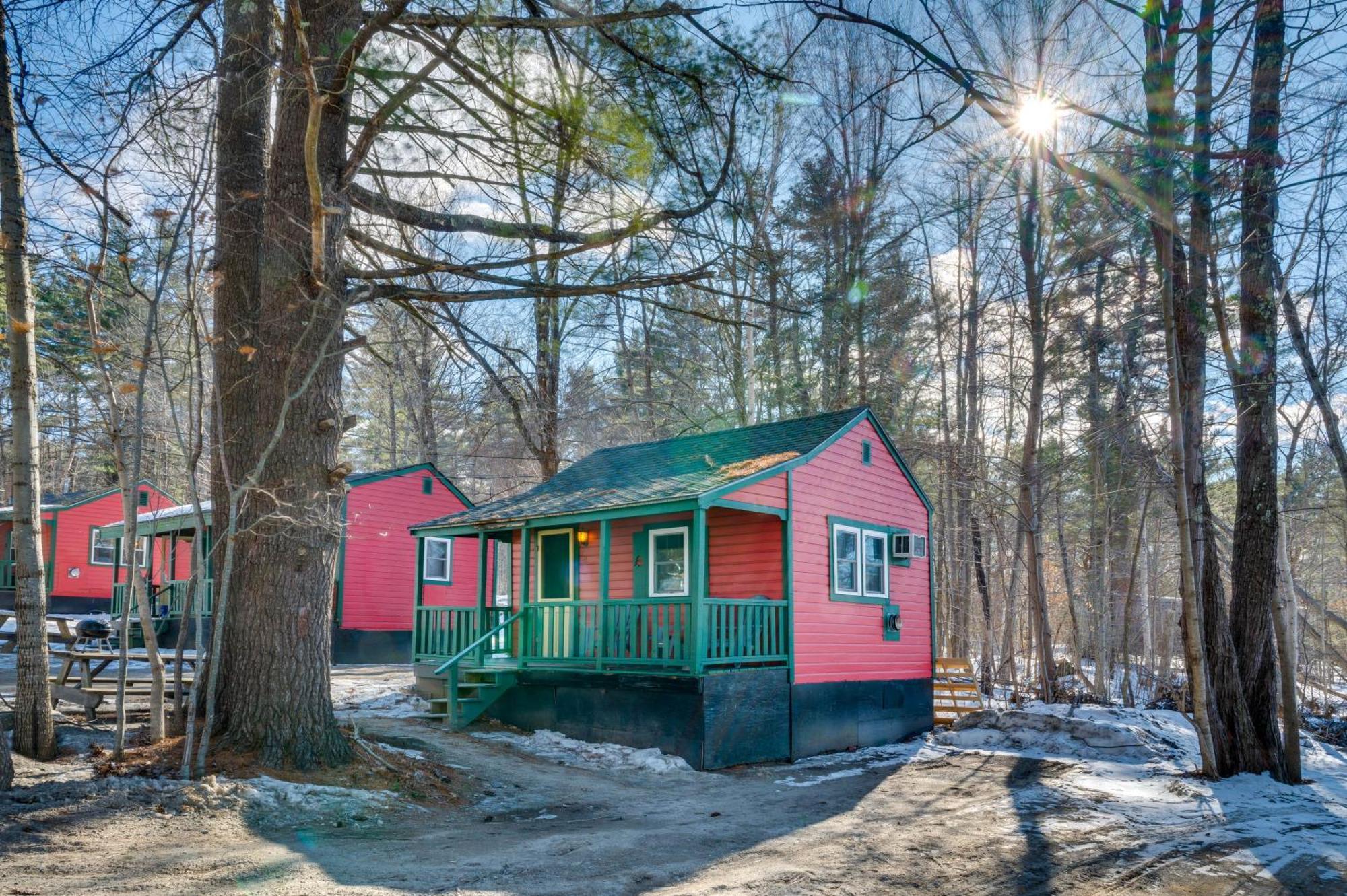 Apartmán Cozy Laconia Studio With Pool Access - 2 Mi To Lake! Exteriér fotografie
