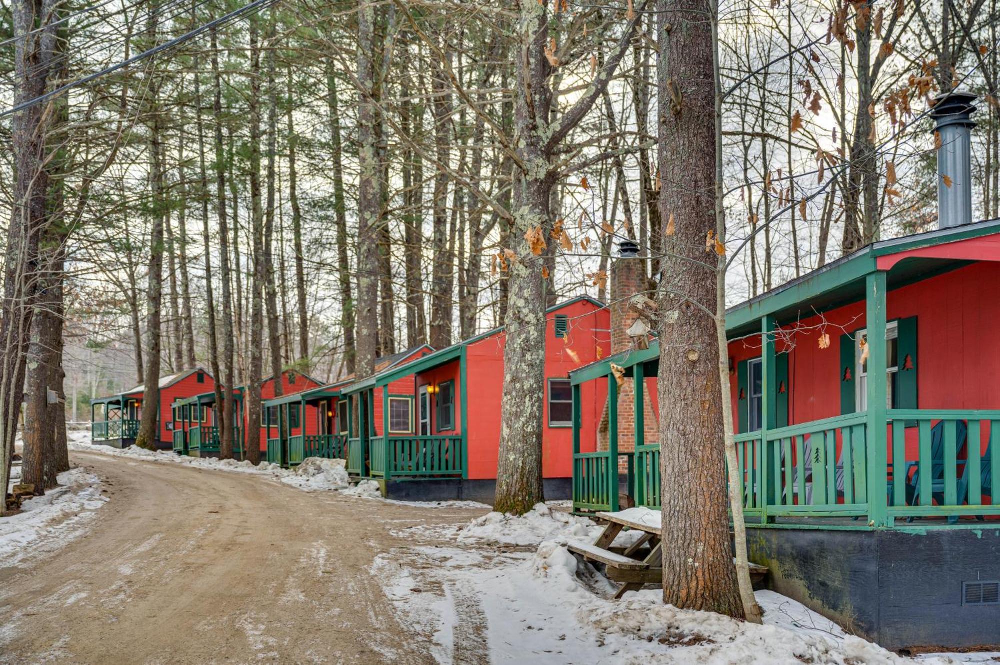 Apartmán Cozy Laconia Studio With Pool Access - 2 Mi To Lake! Exteriér fotografie